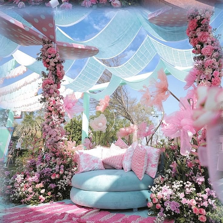 Pastel mehendi décor with pink florals and a mint canopy